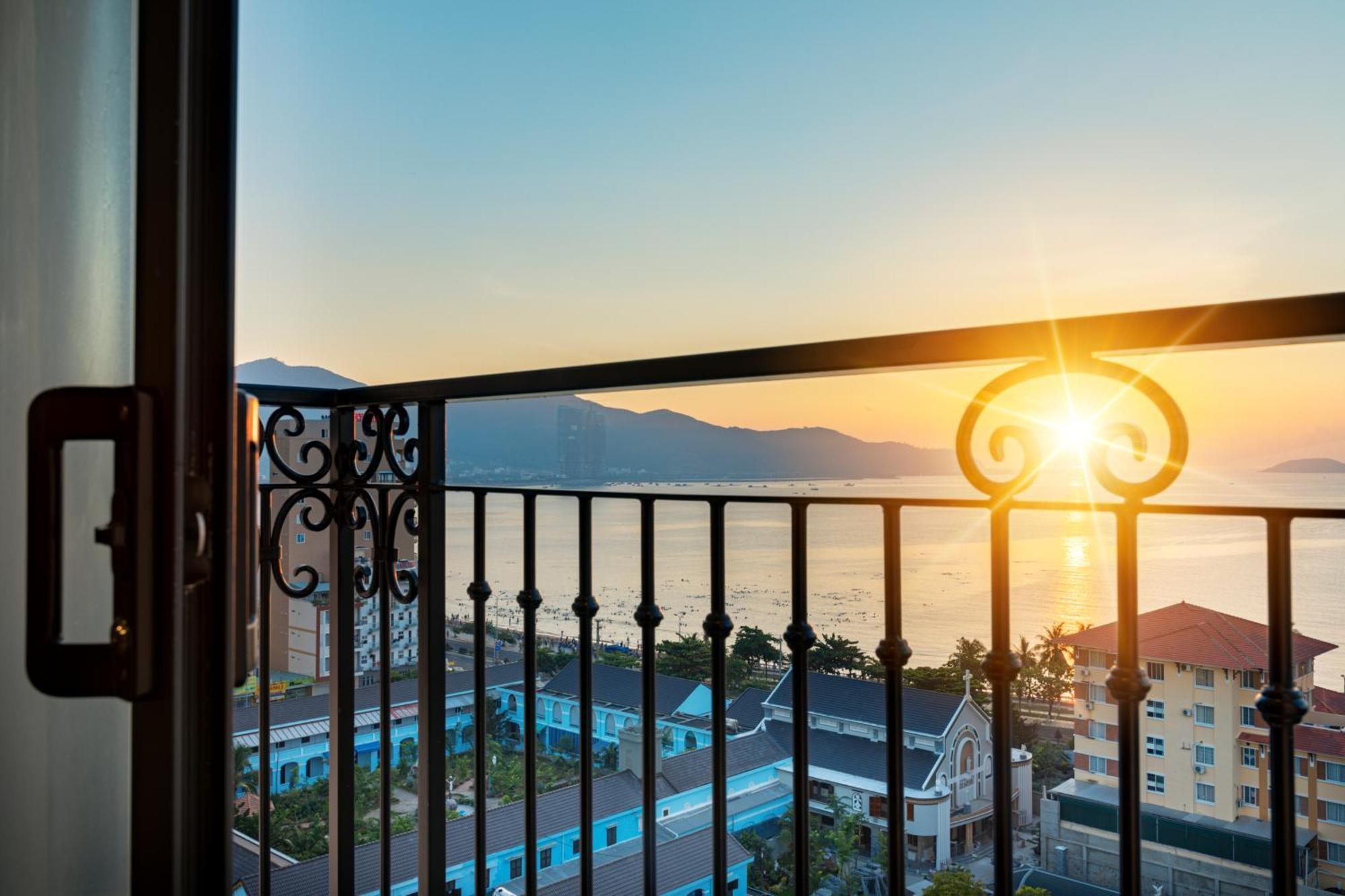 Daphovina Hotel Нячанг Экстерьер фото